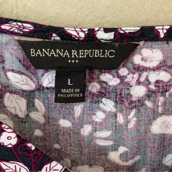 Banana Republic Factory - Black, White, Burgundy Floral Design Tank Size Large - Picture 3 of 4